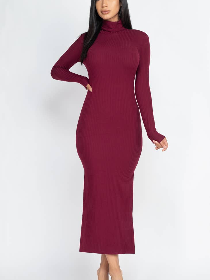 Robe longue côtelée unie à col roulé et fente latérale